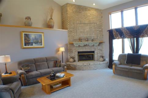 10411 Timber Ridge, Milan MI - Family Room